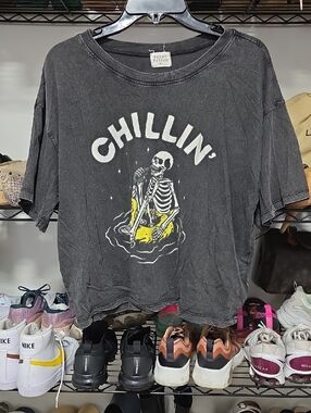 Urban Nation 'Chillin'' Black Graphic Short Sleeve Tee